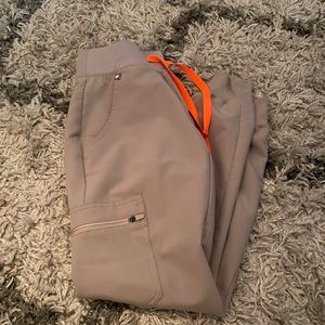 Figs Zamora joggers in boulder